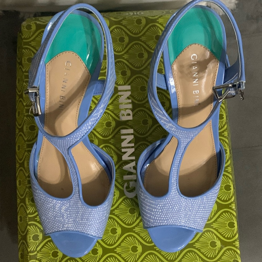 Size 10 paten leather heels.